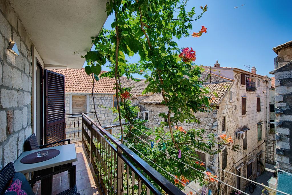 Apartments Villa Anka Komiža Exterior foto