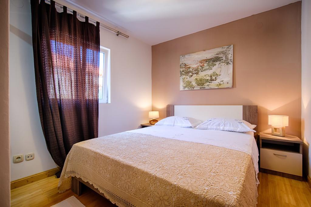 Apartments Villa Anka Komiža Exterior foto